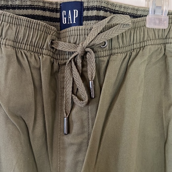 Gap Twill Jogger. Size Large - Picture 5 of 8